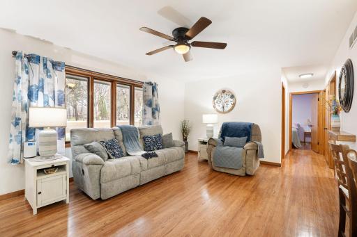 12-web-or-mls-2104-w-oakland-ave.jpg