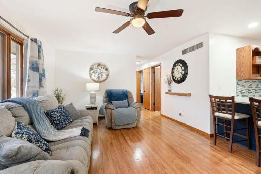 11-web-or-mls-2104-w-oakland-ave.jpg