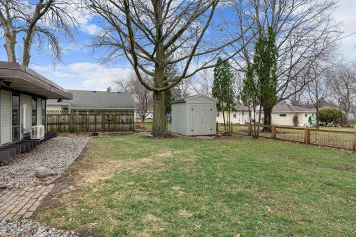 10-web-or-mls-2104-w-oakland-ave.jpg