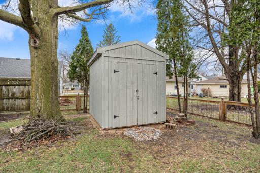 9-web-or-mls-2104-w-oakland-ave.jpg