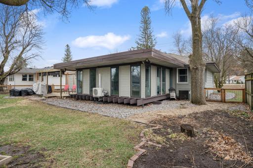 7-web-or-mls-2104-w-oakland-ave.jpg