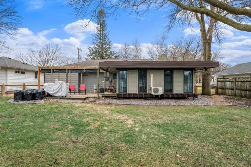 6-web-or-mls-2104-w-oakland-ave.jpg