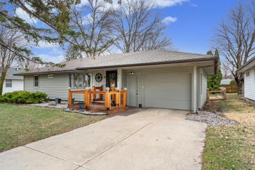 1-web-or-mls-2104-w-oakland-ave.jpg