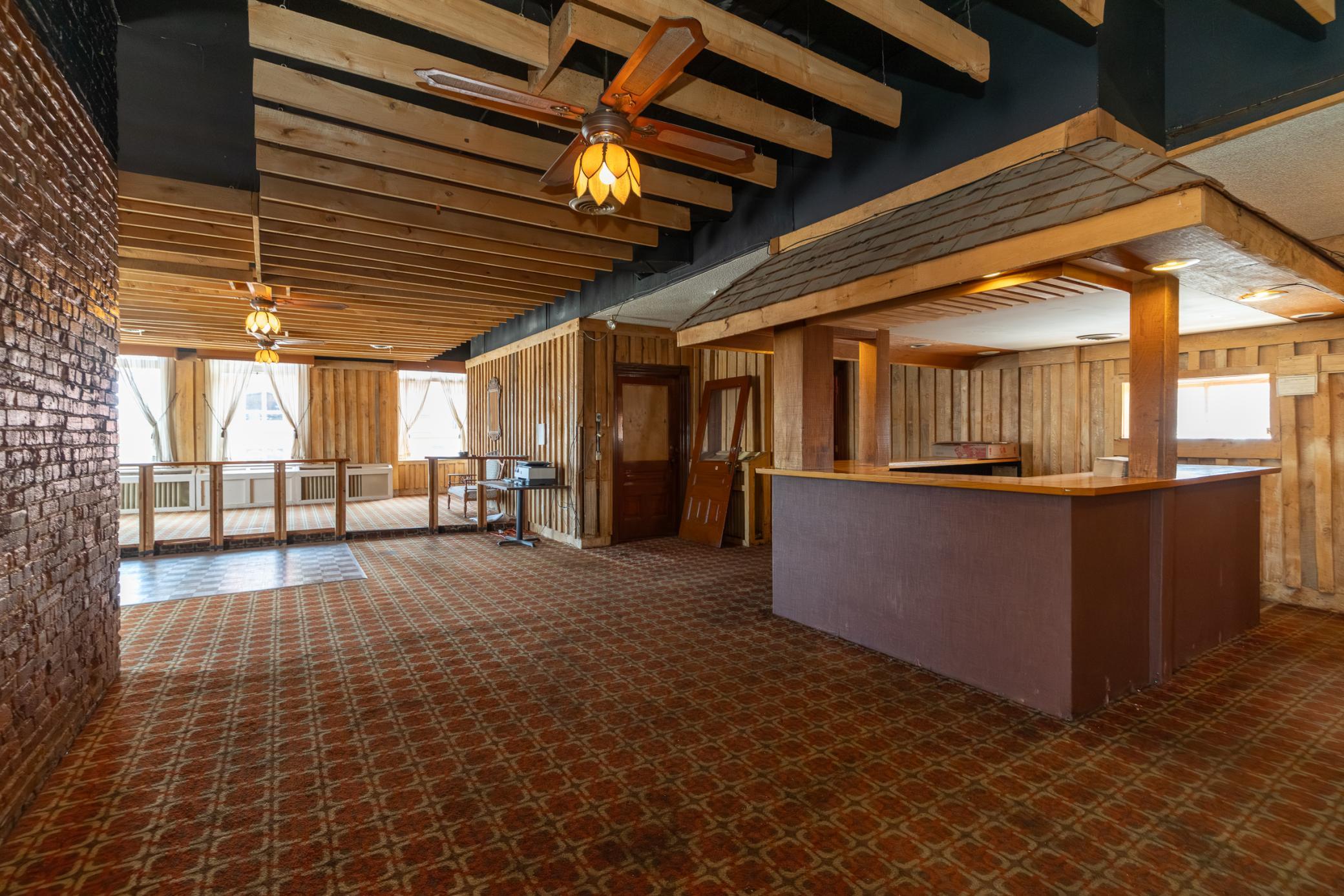 Spacious upper level with many options