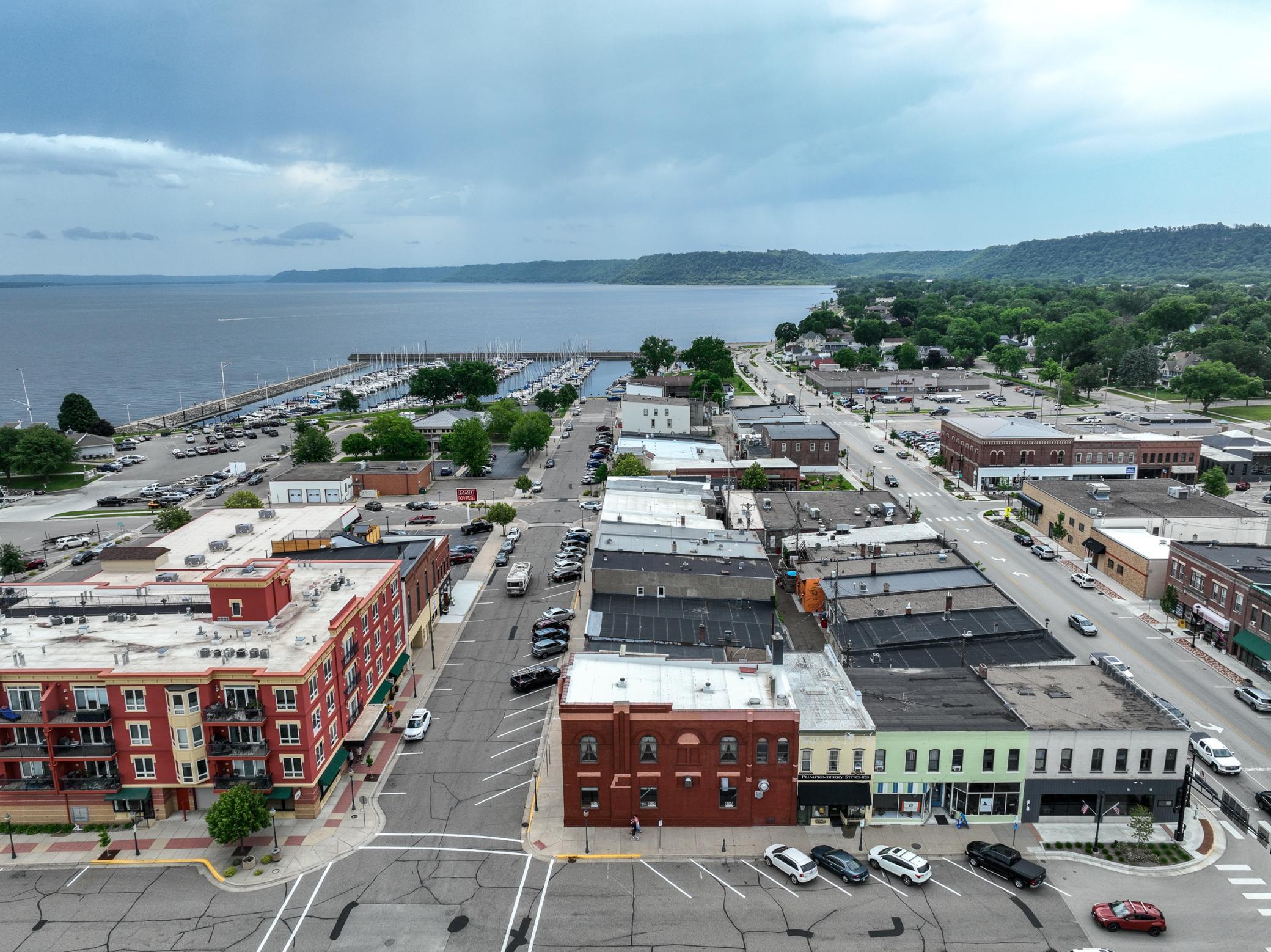 Aerial view of the intersection of S Washington and Lyon Street E