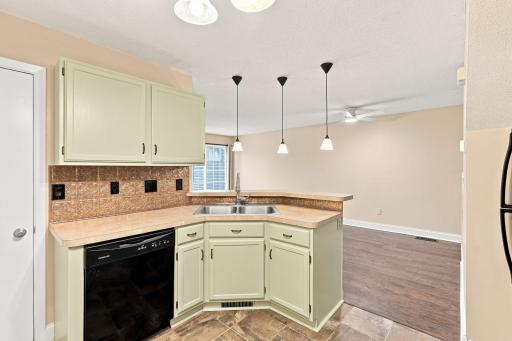 1770 Donegal Drive, 10, Woodbury, MN 55125