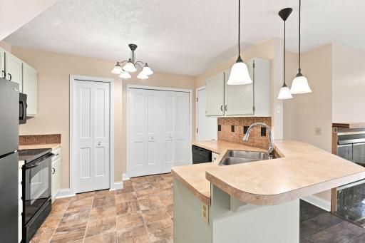 1770 Donegal Drive, 10, Woodbury, MN 55125