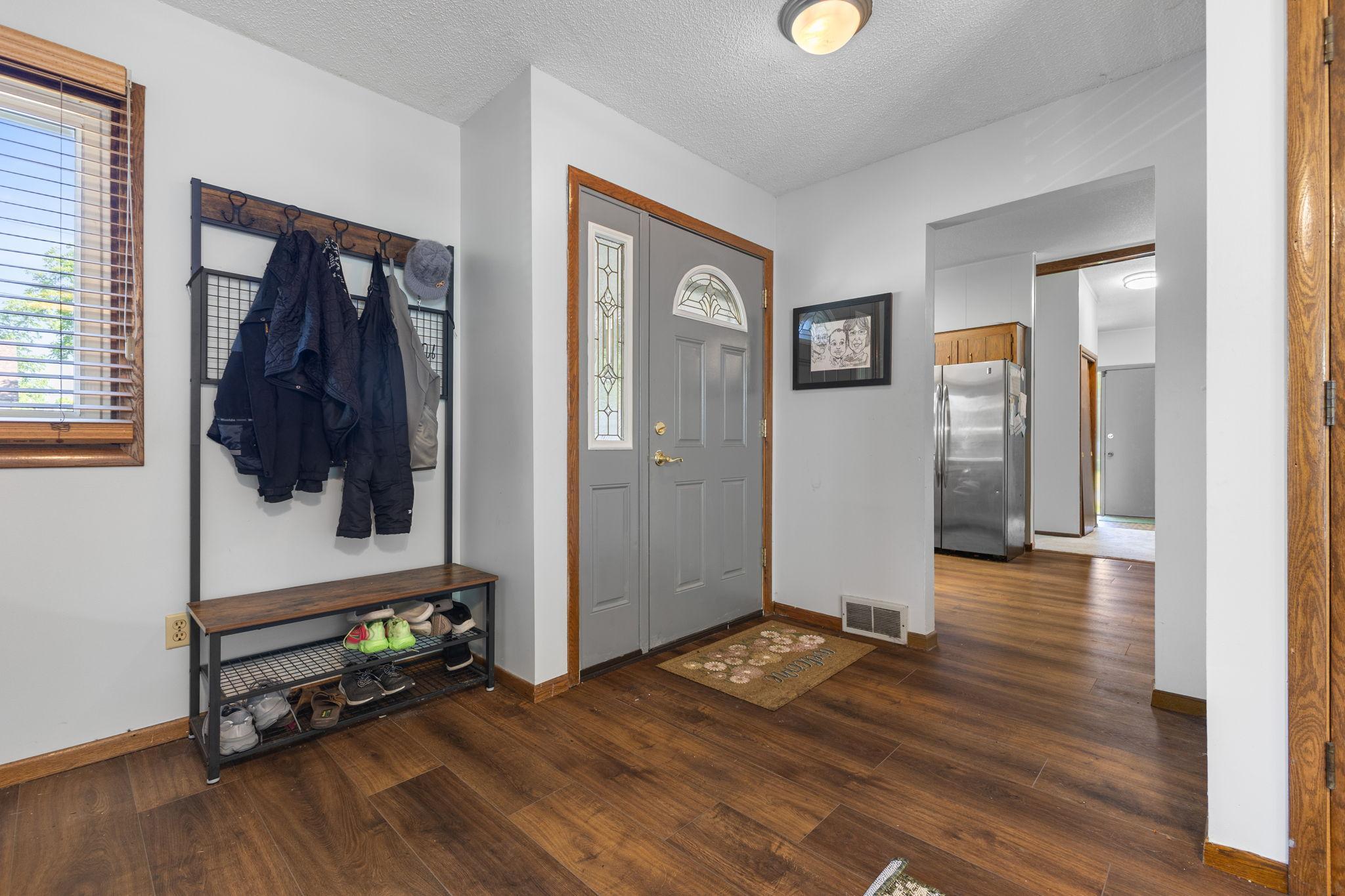 Vivid Spaces_8555 Medicine Lake Rd_03.jpg