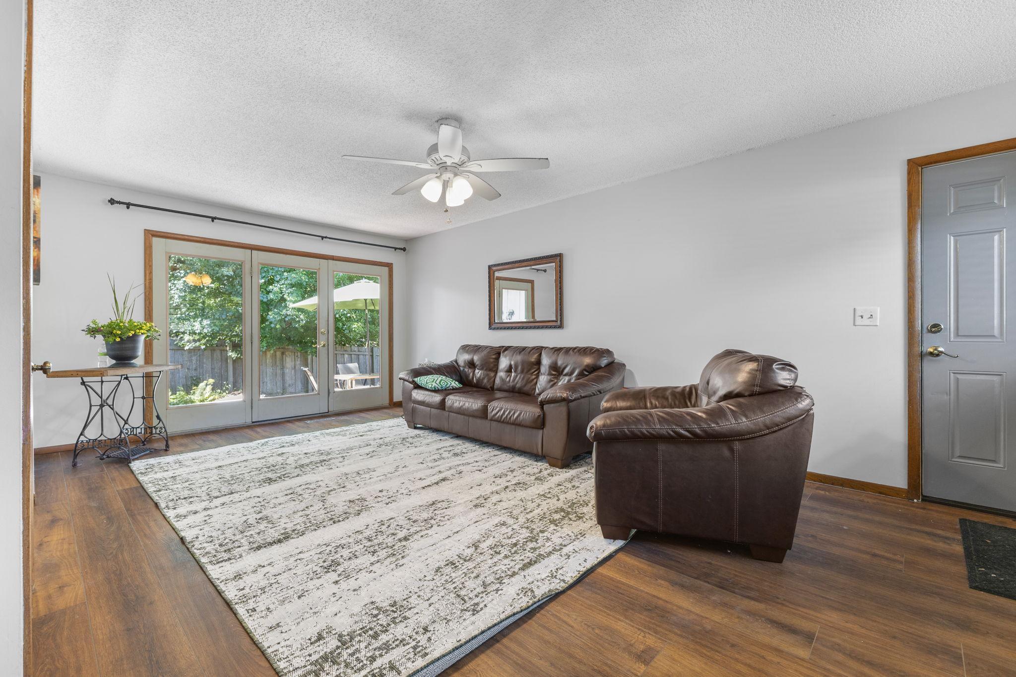 Vivid Spaces_8555 Medicine Lake Rd_05.jpg