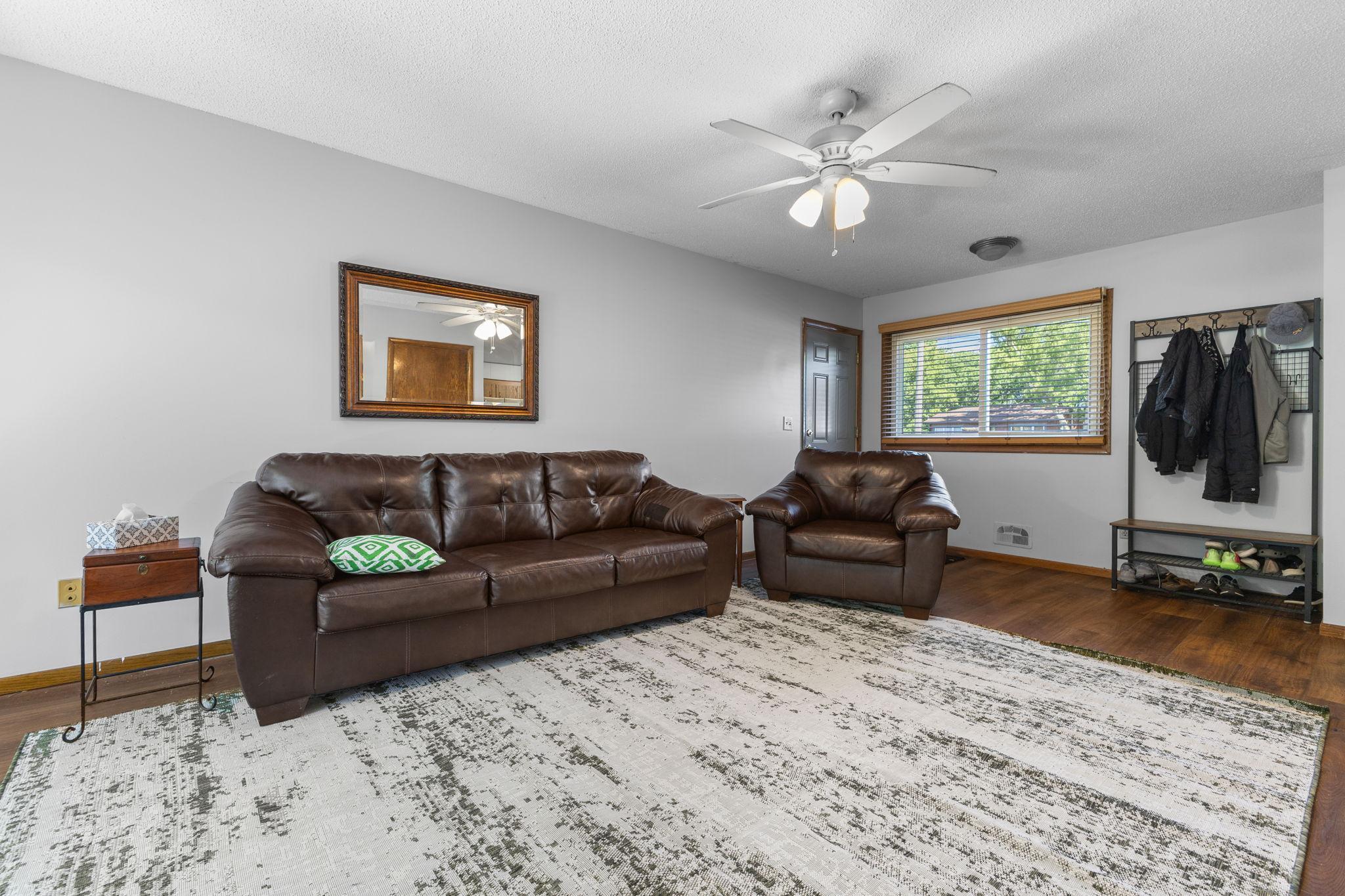 Vivid Spaces_8555 Medicine Lake Rd_07.jpg