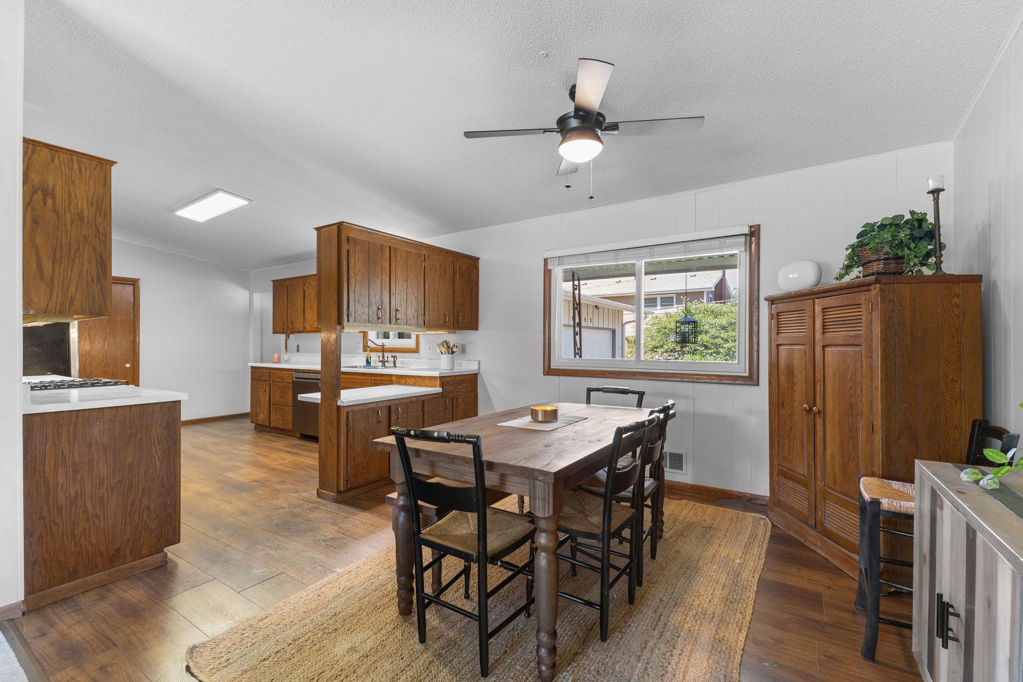 Vivid Spaces_8555 Medicine Lake Rd_20.jpg