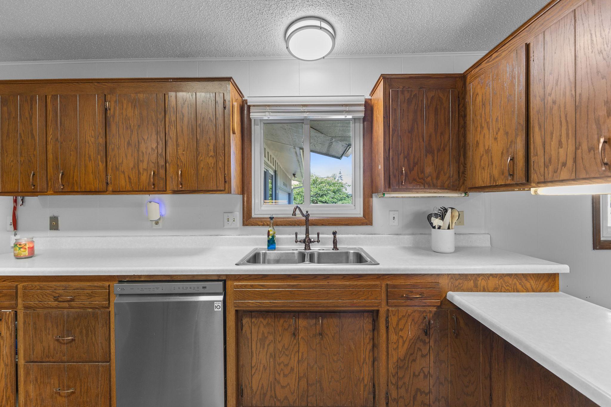 Vivid Spaces_8555 Medicine Lake Rd_27.jpg