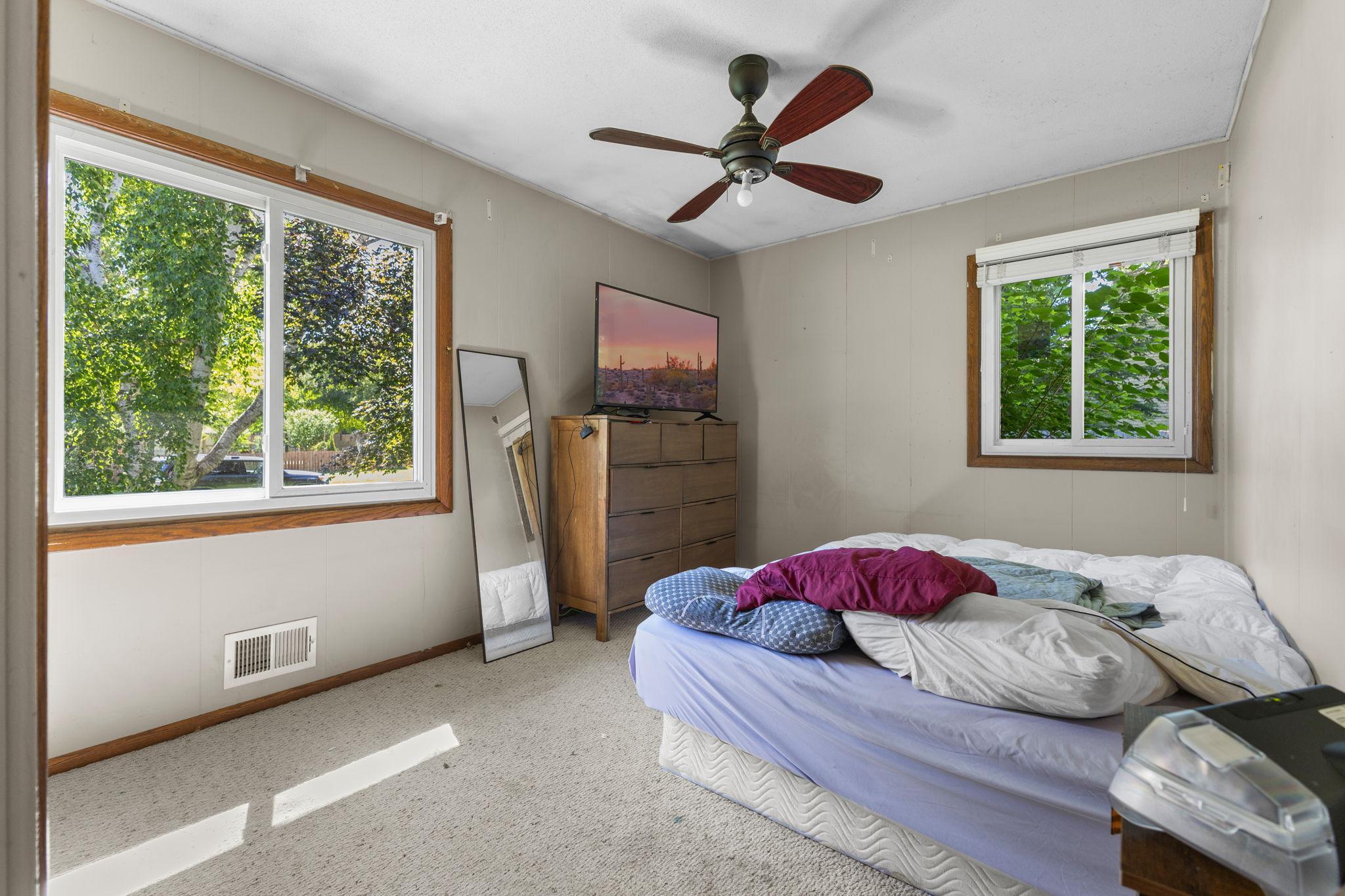 Vivid Spaces_8555 Medicine Lake Rd_30.jpg