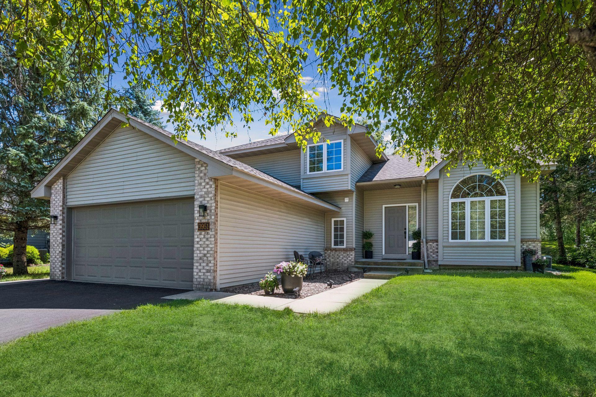 From the inviting covered entry to the spacious 2-car garage, this home's well-kept exterior provides wonderful curb appeal.