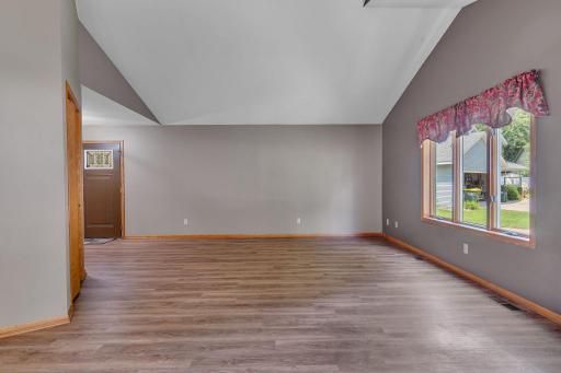 805 26th Avenue SW, Willmar, MN 56201