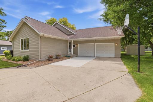 805 26th Avenue SW, Willmar, MN 56201