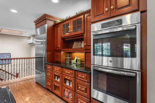 6191 Crackleberry Trail, Woodbury, MN 55129