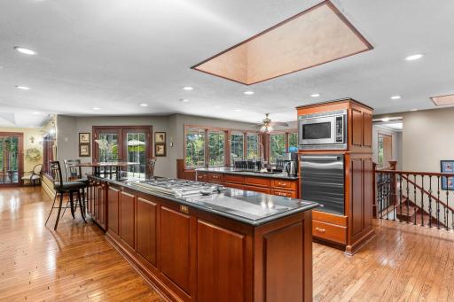 6191 Crackleberry Trail, Woodbury, MN 55129