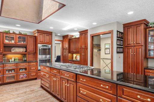 6191 Crackleberry Trail, Woodbury, MN 55129