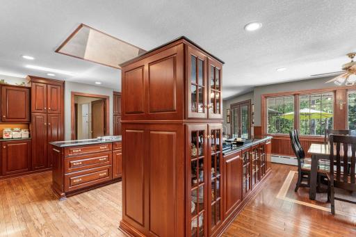 6191 Crackleberry Trail, Woodbury, MN 55129