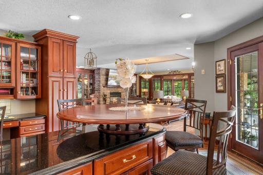 6191 Crackleberry Trail, Woodbury, MN 55129