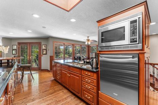 6191 Crackleberry Trail, Woodbury, MN 55129