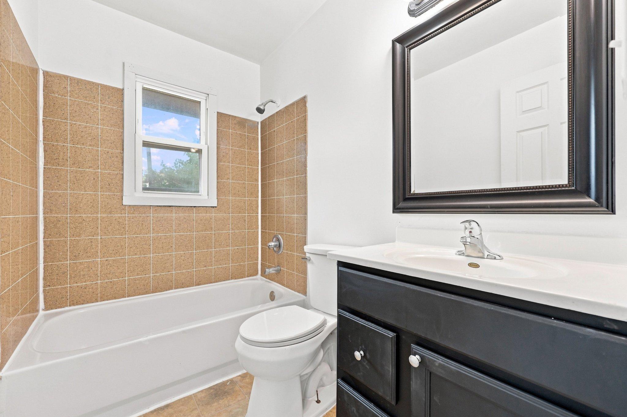 518_37th_Ave_NE_Minneapolis_MN_55421_USA_017.jpg