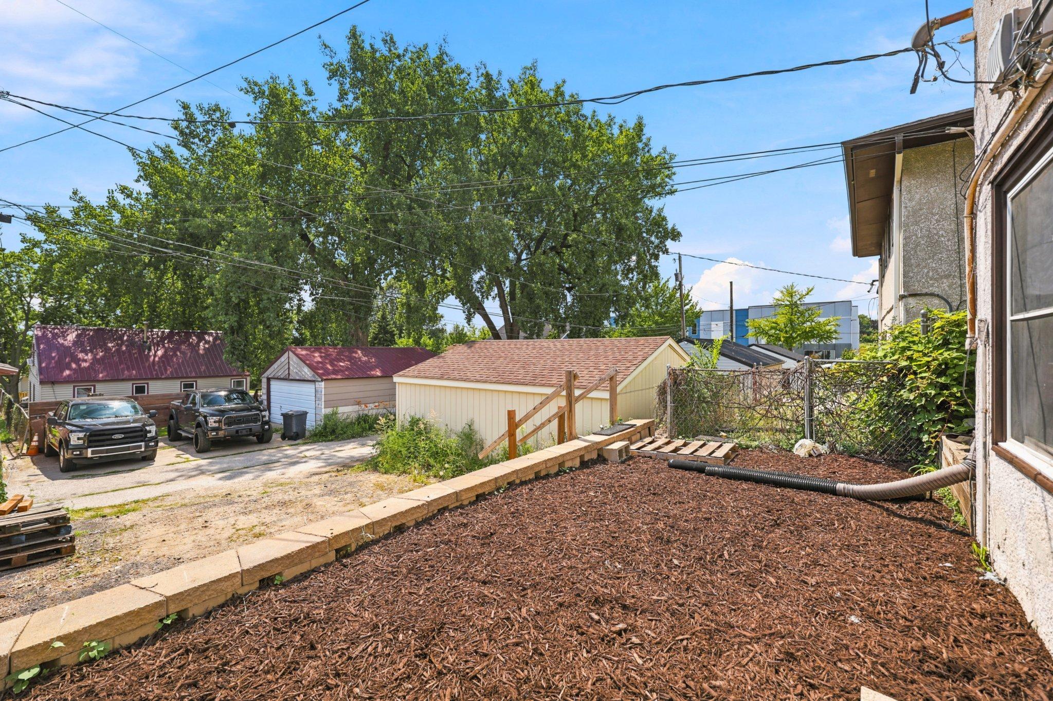 518_37th_Ave_NE_Minneapolis_MN_55421_USA_056.jpg