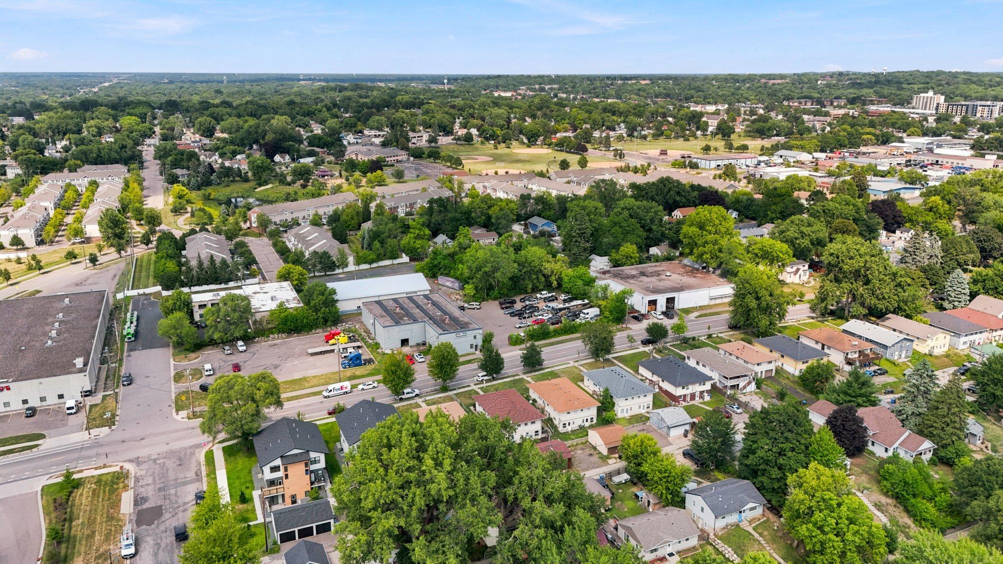 518_37th_Ave_NE_Minneapolis_MN_55421_USA_010.jpg
