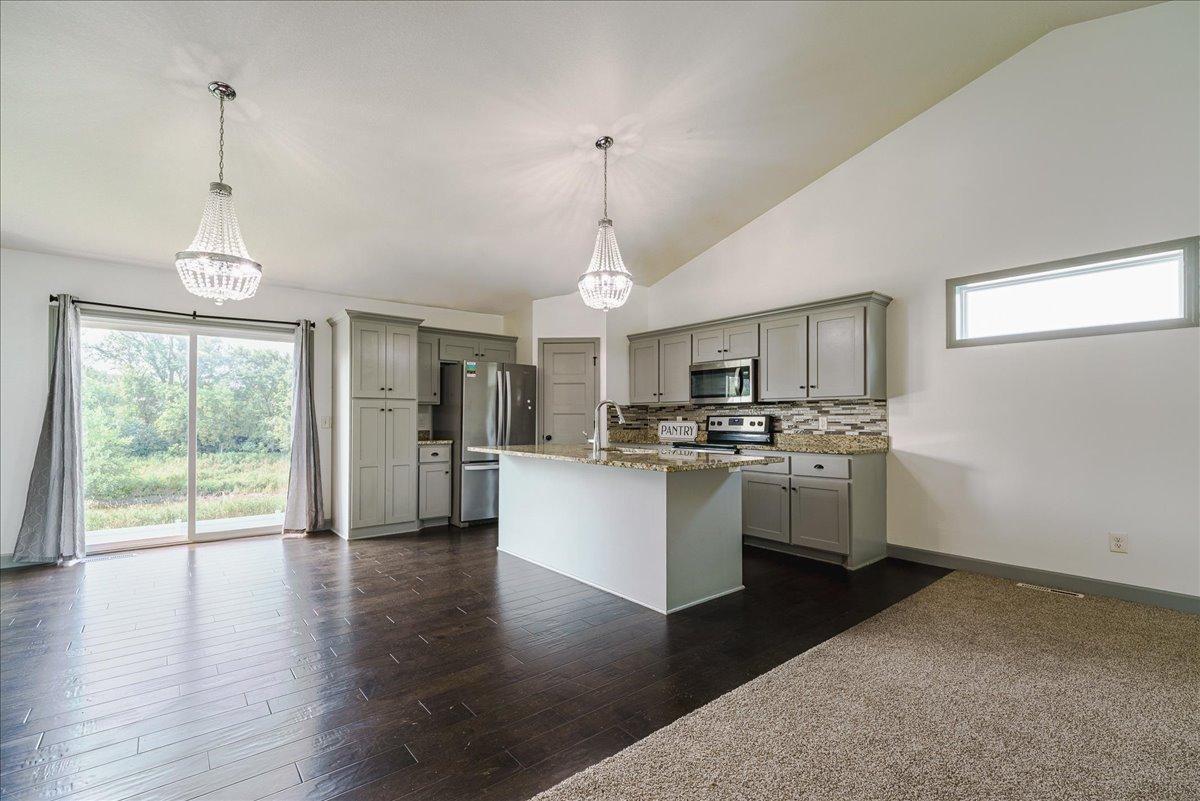 12-Kitchen Dining.jpg