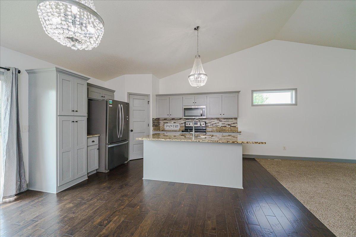 14-Kitchen.jpg