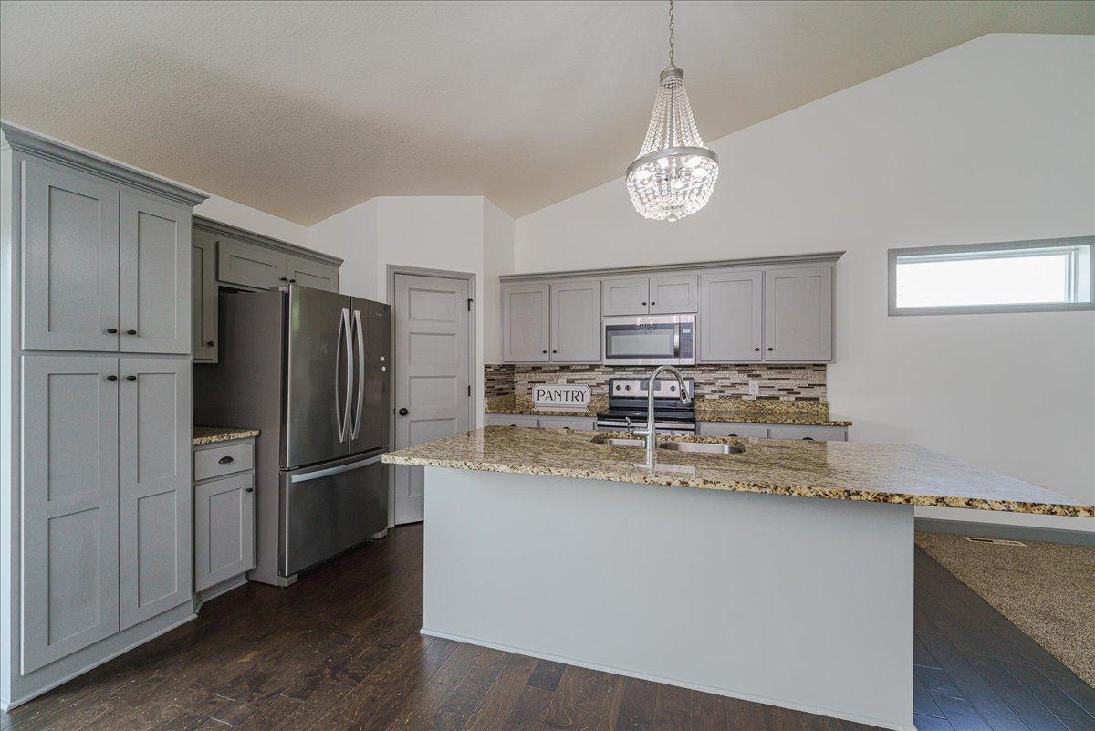16-Kitchen.jpg