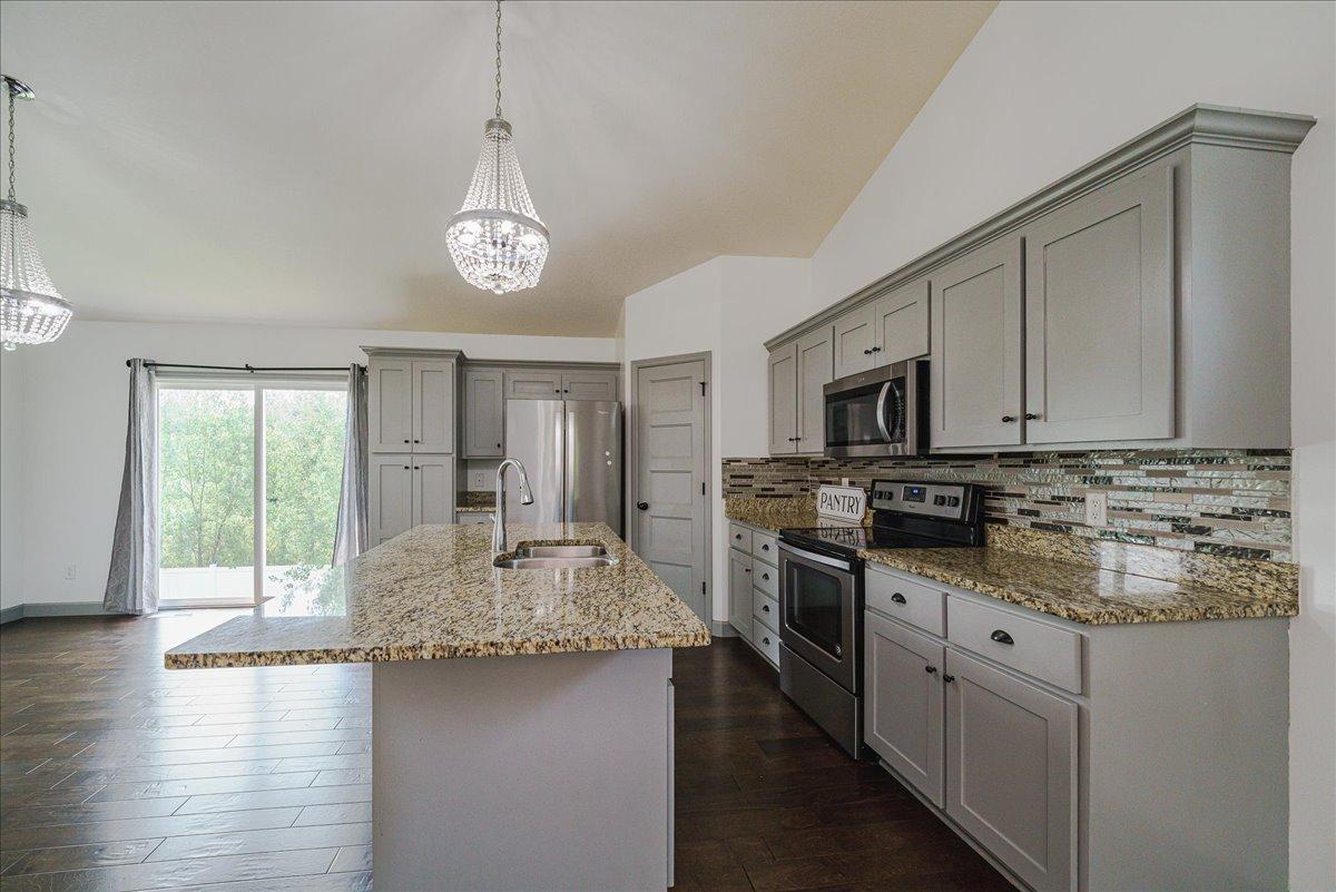 17-Kitchen.jpg