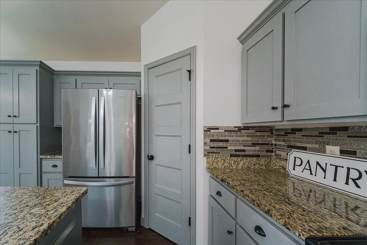18-Kitchen.jpg