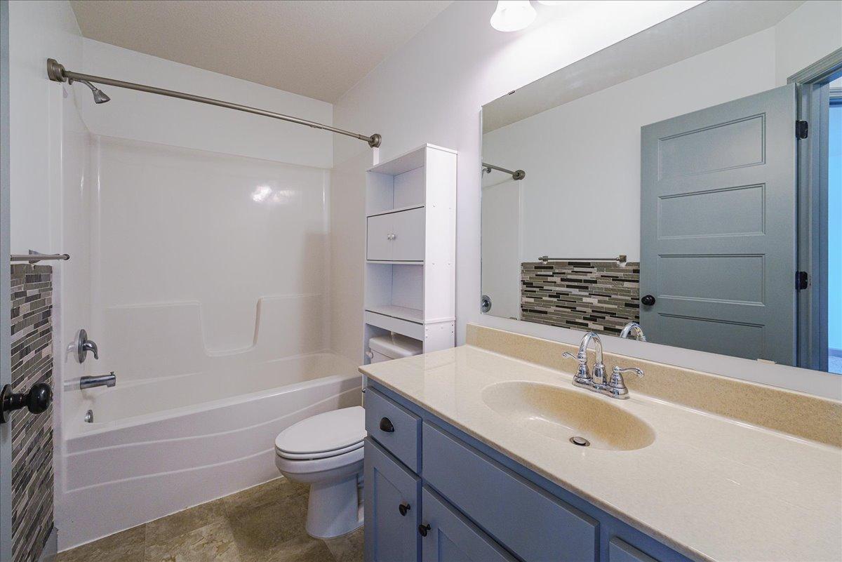 22-Bathroom.jpg