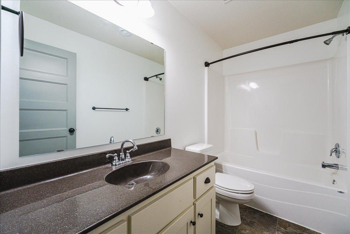 40-Bathroom.jpg