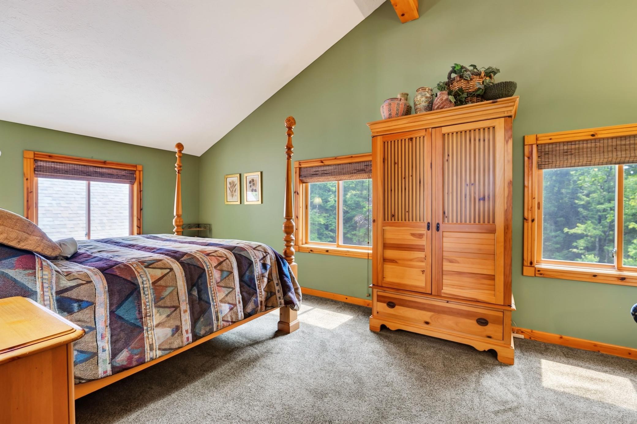 Spacious primary bedroom.