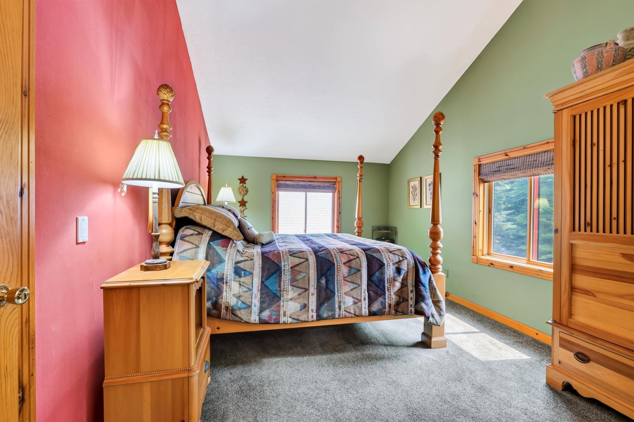 Vaulted ceiling and natural light.