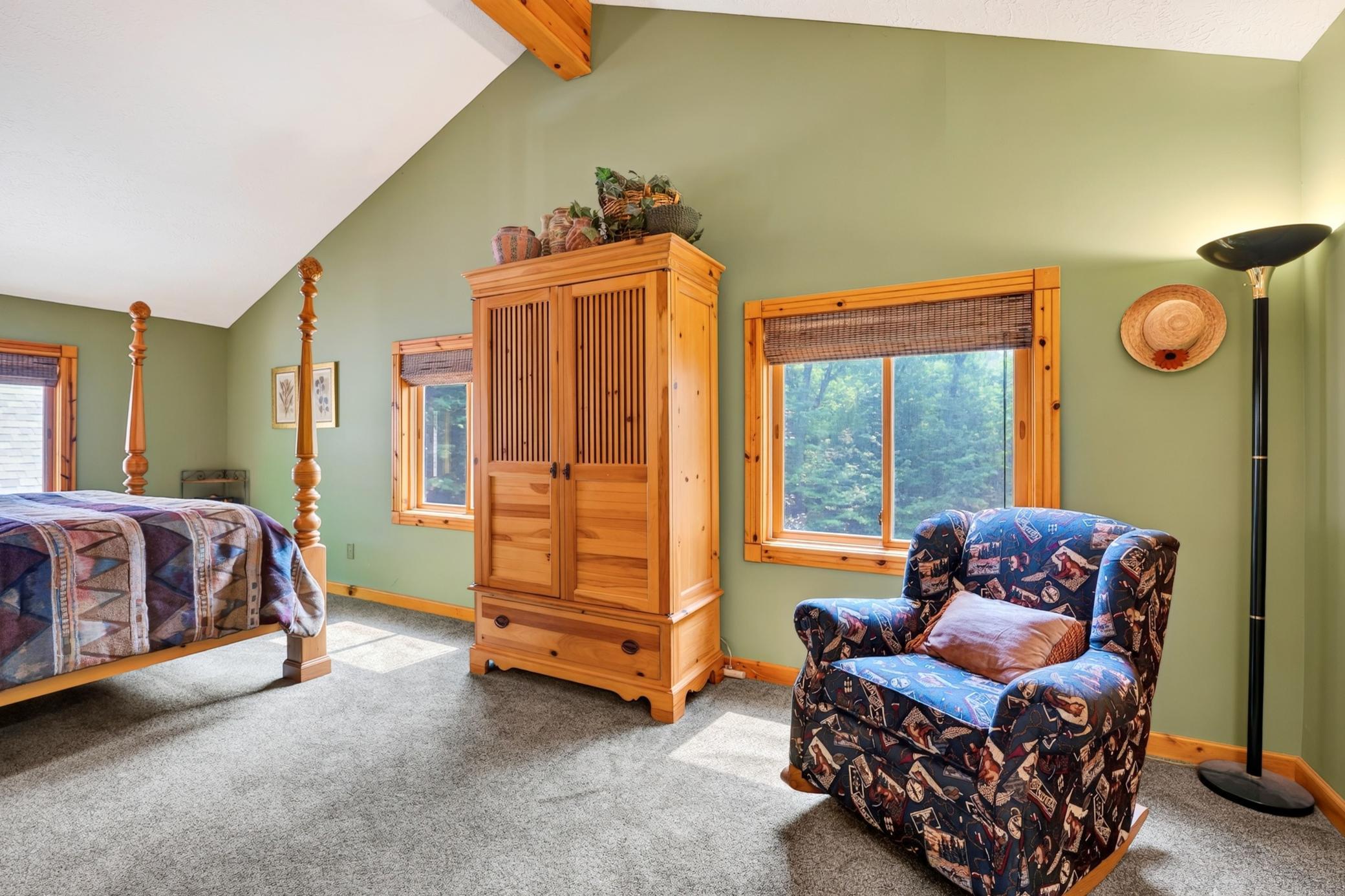 Sitting area with wooded views.