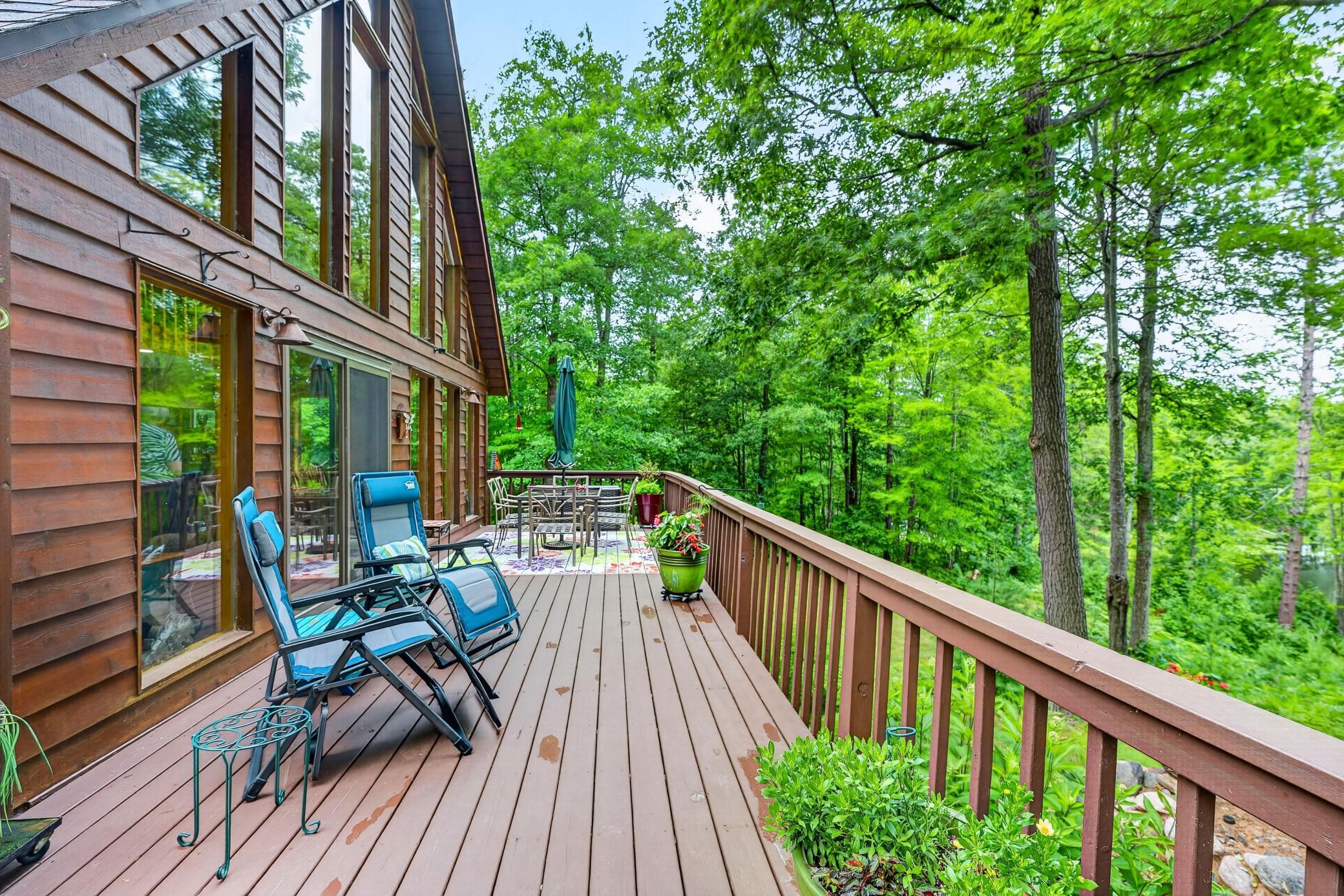 Sitting area on the deck - relax and enjoy the views.