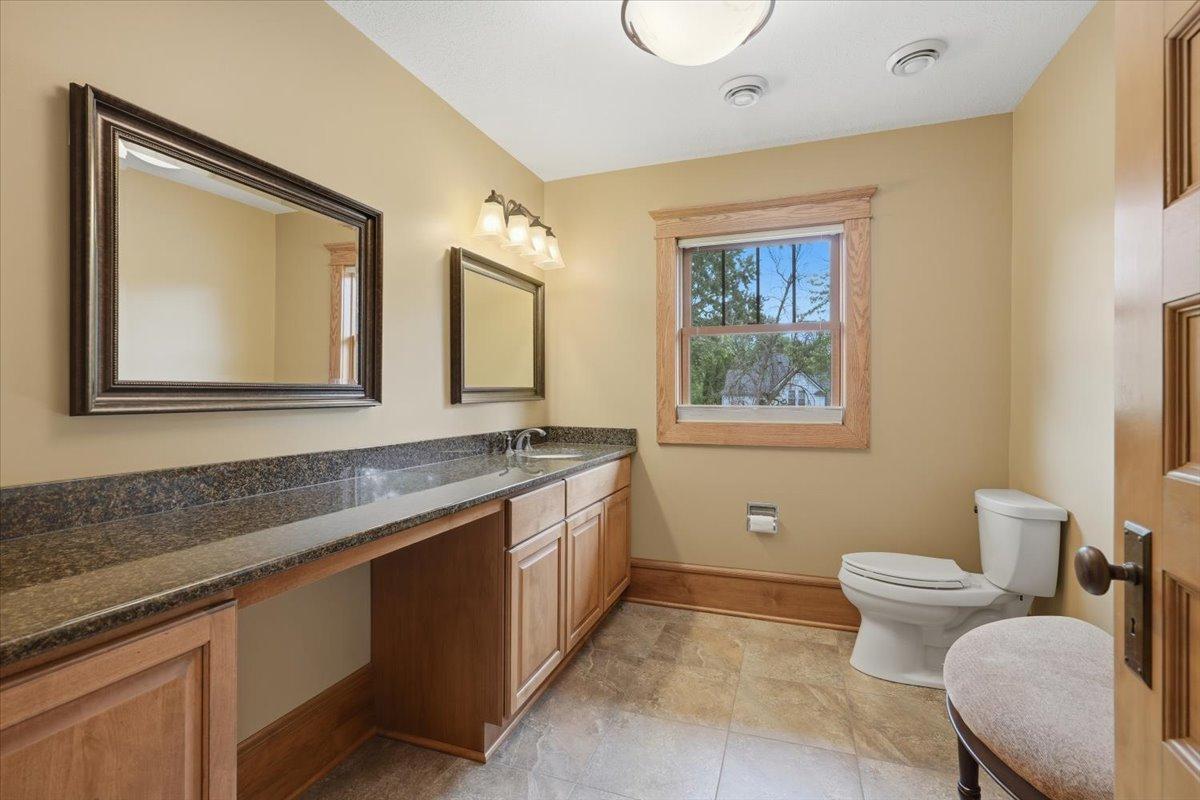 23-Restroom.jpg