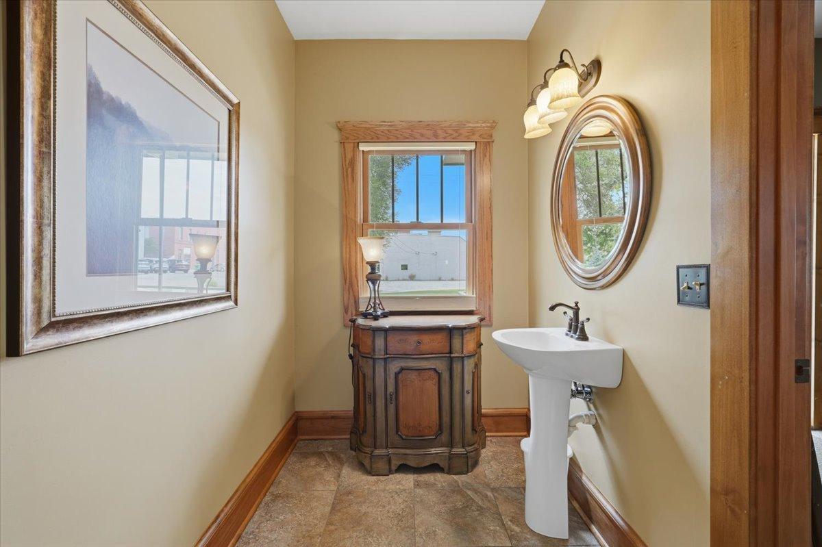 25-Restroom.jpg