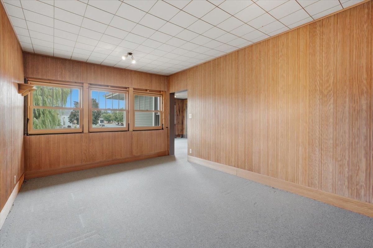 22-Meeting Room.jpg