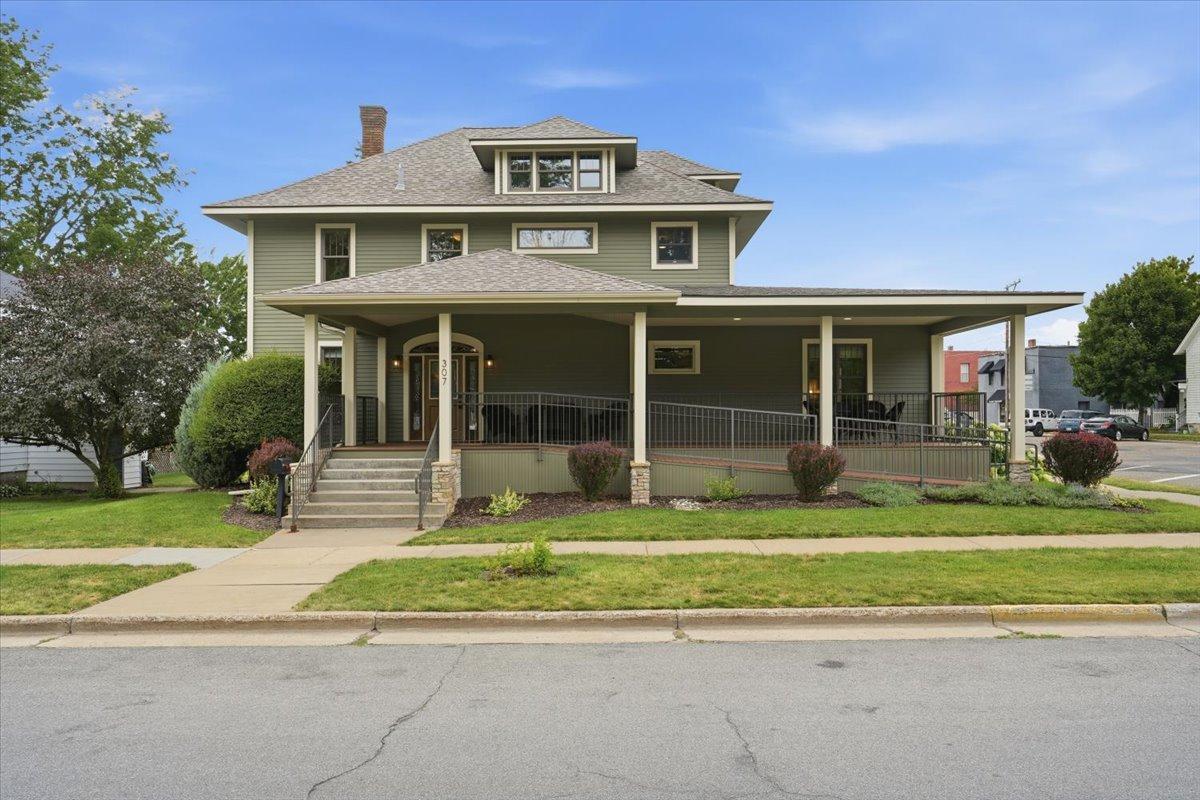 Property photo for 307 S Arch Avenue, New Richmond, WI 54017