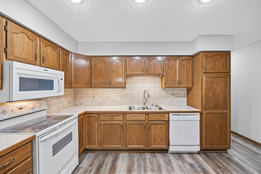 10x14 Kitchen. Tall pantry with pull out drawers.