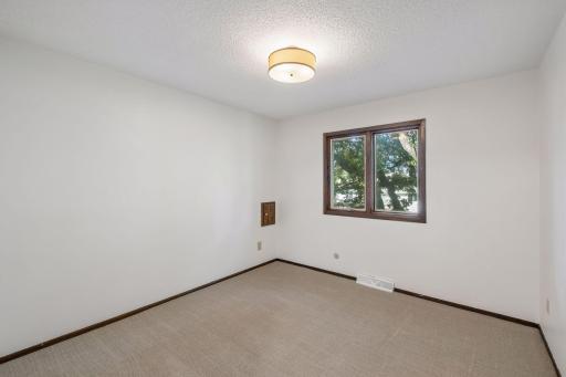 16015 Oak Shore Drive, Lakeville, MN 55044
