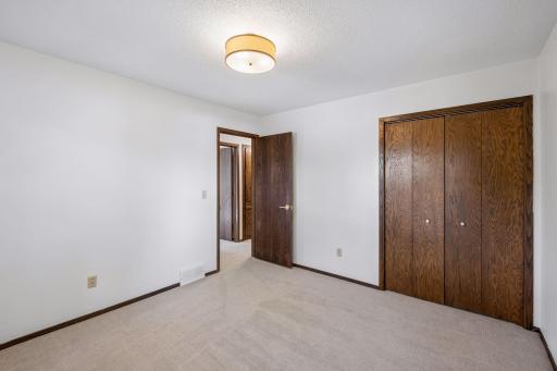 16015 Oak Shore Drive, Lakeville, MN 55044
