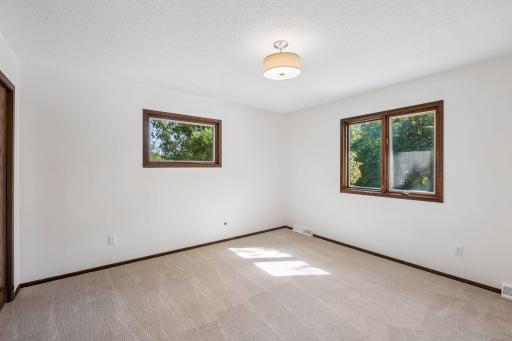 16015 Oak Shore Drive, Lakeville, MN 55044