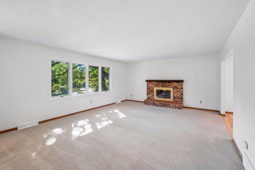 16015 Oak Shore Drive, Lakeville, MN 55044