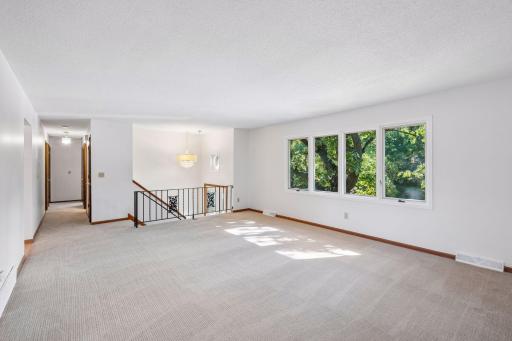 16015 Oak Shore Drive, Lakeville, MN 55044